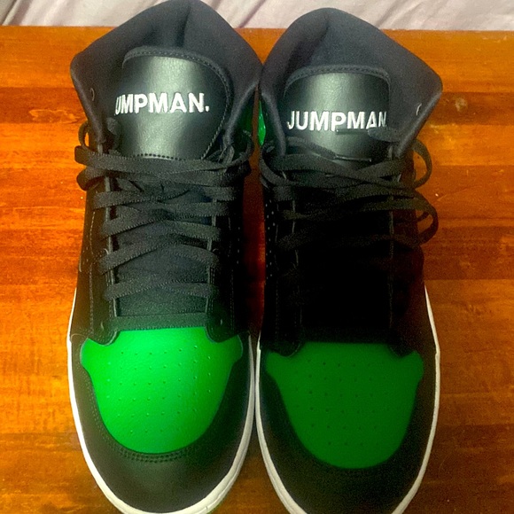 Jordan Access 13 Green/Black - Never worn, like new - Picture 1 of 3